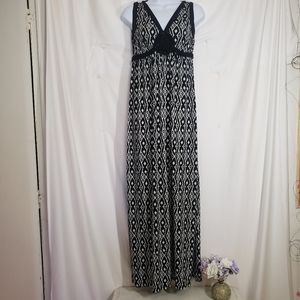 Max Edition  Black and White Design